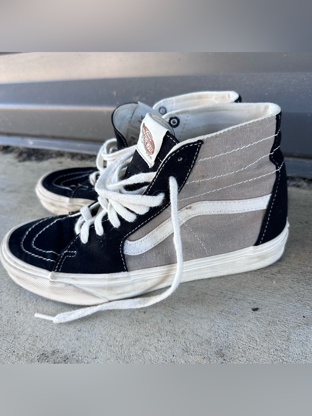 Women’s VANS High Top Old Skool Shoes Size 8.5
